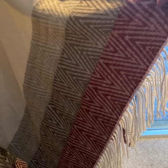 Gentle Fawn like shawl OS - Picture 3 of 4